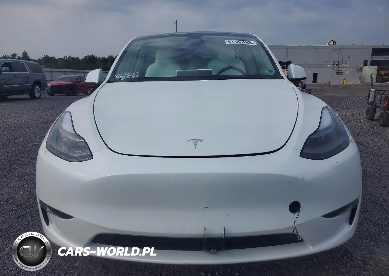 2024 Tesla Model Y VIN:7SAYGAEEXRF073760 - 5