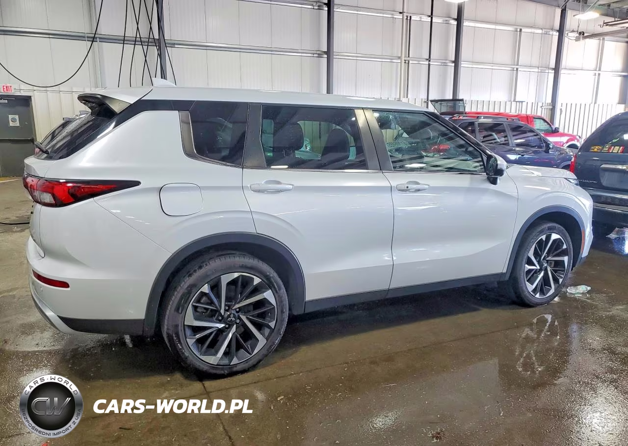 2023 Mitsubishi Outlander Se VIN:JA4J4UA86PZ013422 - 3