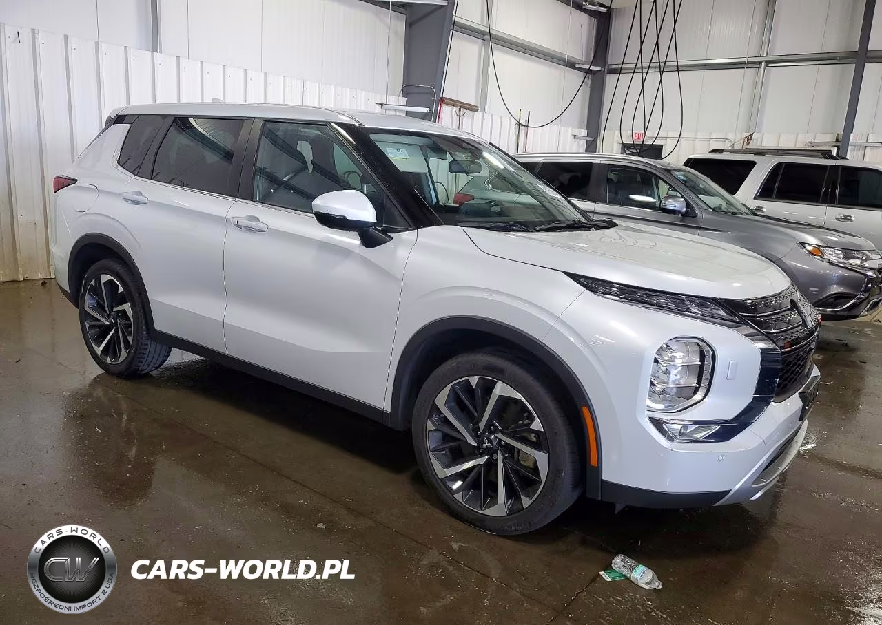 2023 Mitsubishi Outlander Se VIN:JA4J4UA86PZ013422 - 4