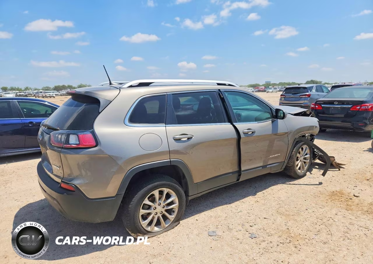 2019 Jeep Cherokee Latitude VIN:1C4PJLCB7KD382176 - 3