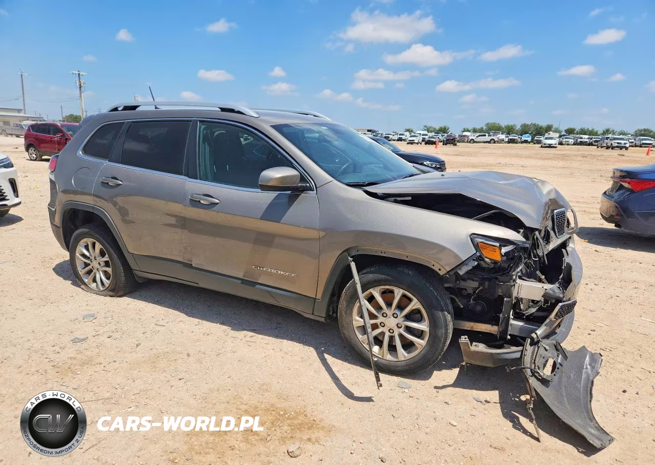 2019 Jeep Cherokee Latitude VIN:1C4PJLCB7KD382176 - 4