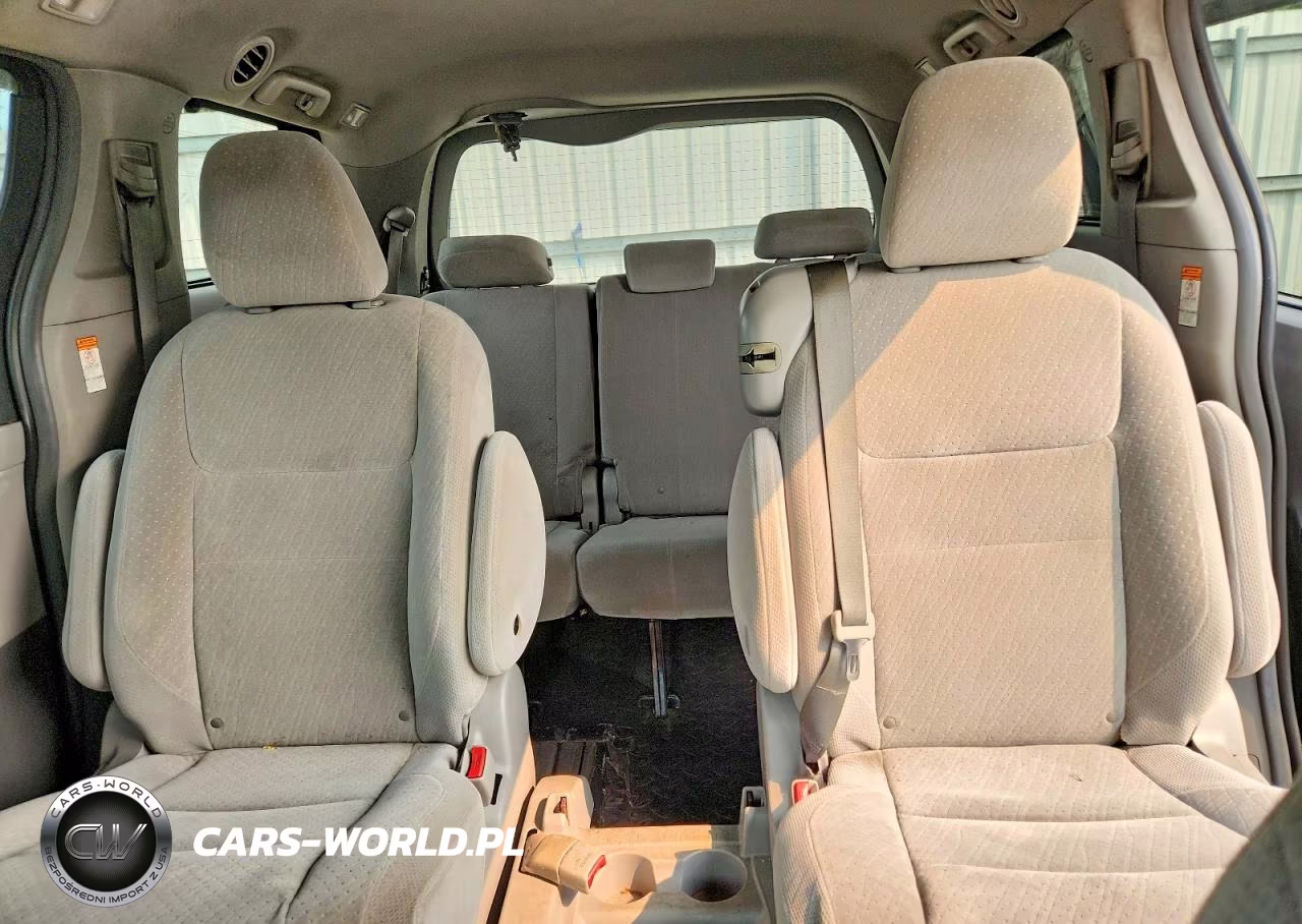 2019 Toyota Sienna Le VIN:5TDKZ3DC4KS999713 - 10
