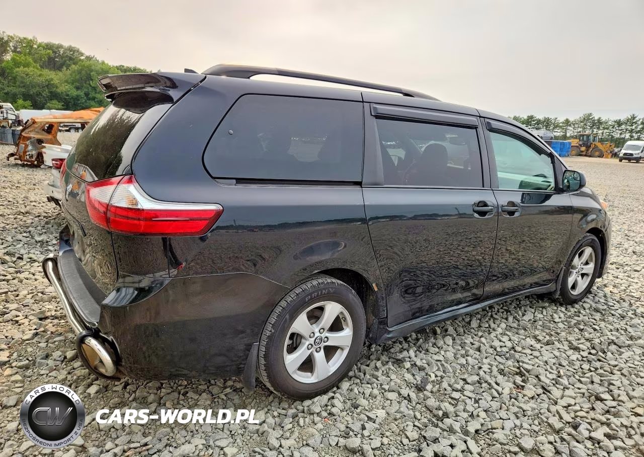 2019 Toyota Sienna Le VIN:5TDKZ3DC4KS999713 - 3