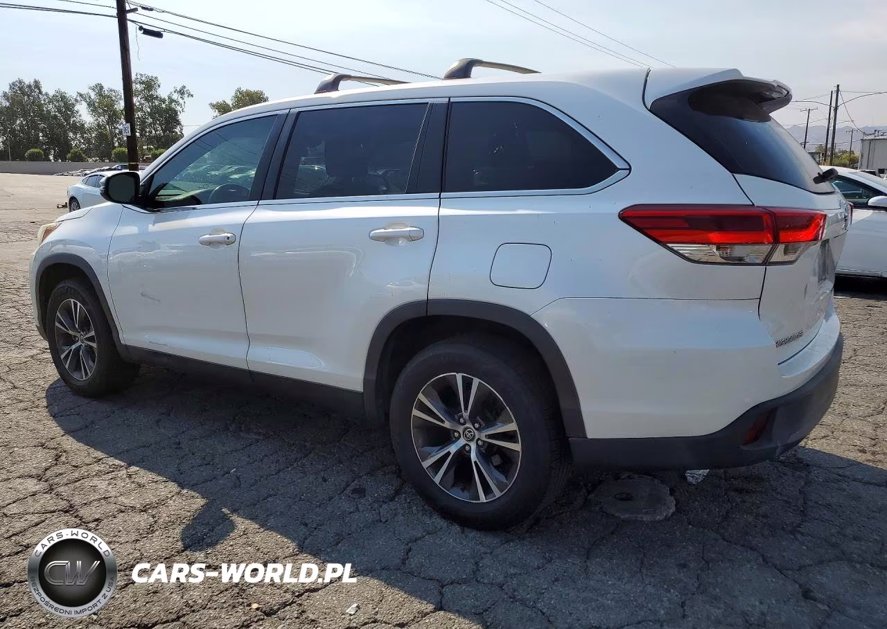 2019 Toyota Highlander Le VIN:5TDZARFH9KS051485 - 2