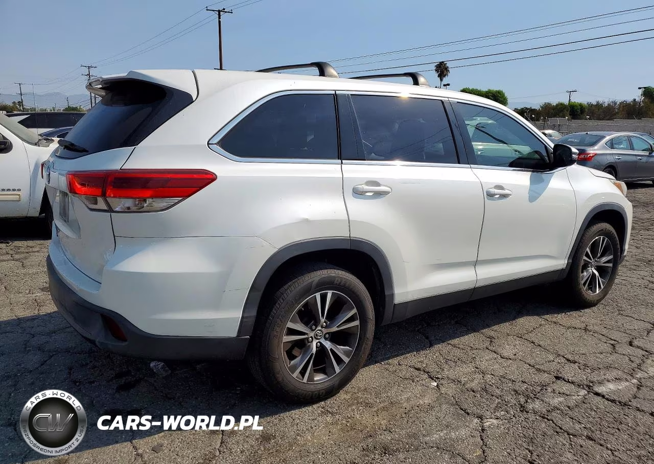 2019 Toyota Highlander Le VIN:5TDZARFH9KS051485 - 3