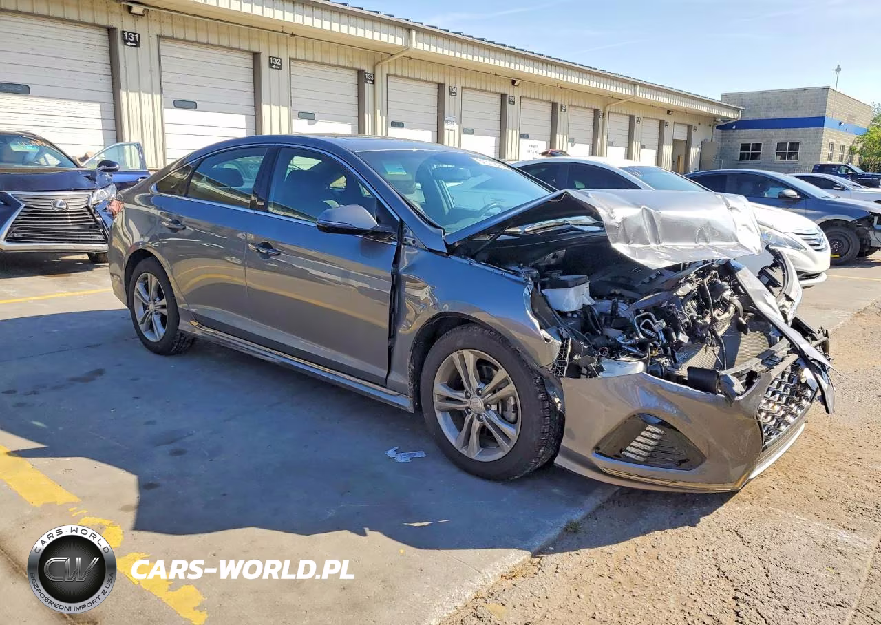 2018 Hyundai Sonata Sport VIN:5NPE34AF7JH672827 - 4