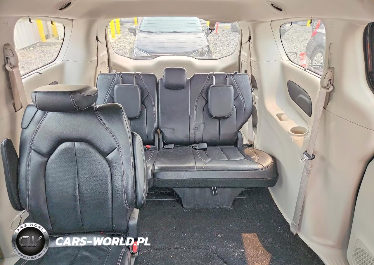2022 Chrysler Pacifica Touring L VIN:2C4RC1BG0NR111885 - 10