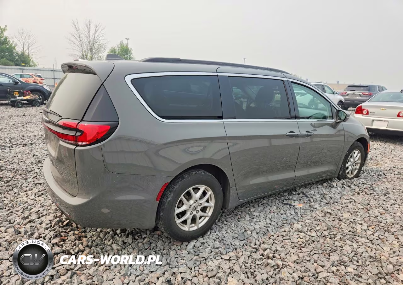 2022 Chrysler Pacifica Touring L VIN:2C4RC1BG0NR111885 - 3