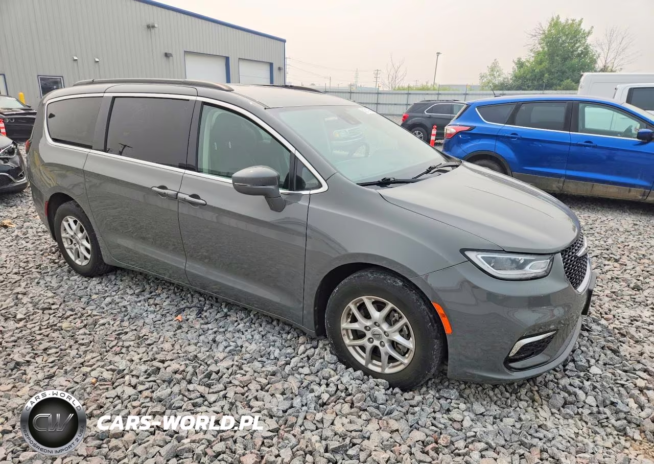 2022 Chrysler Pacifica Touring L VIN:2C4RC1BG0NR111885 - 4