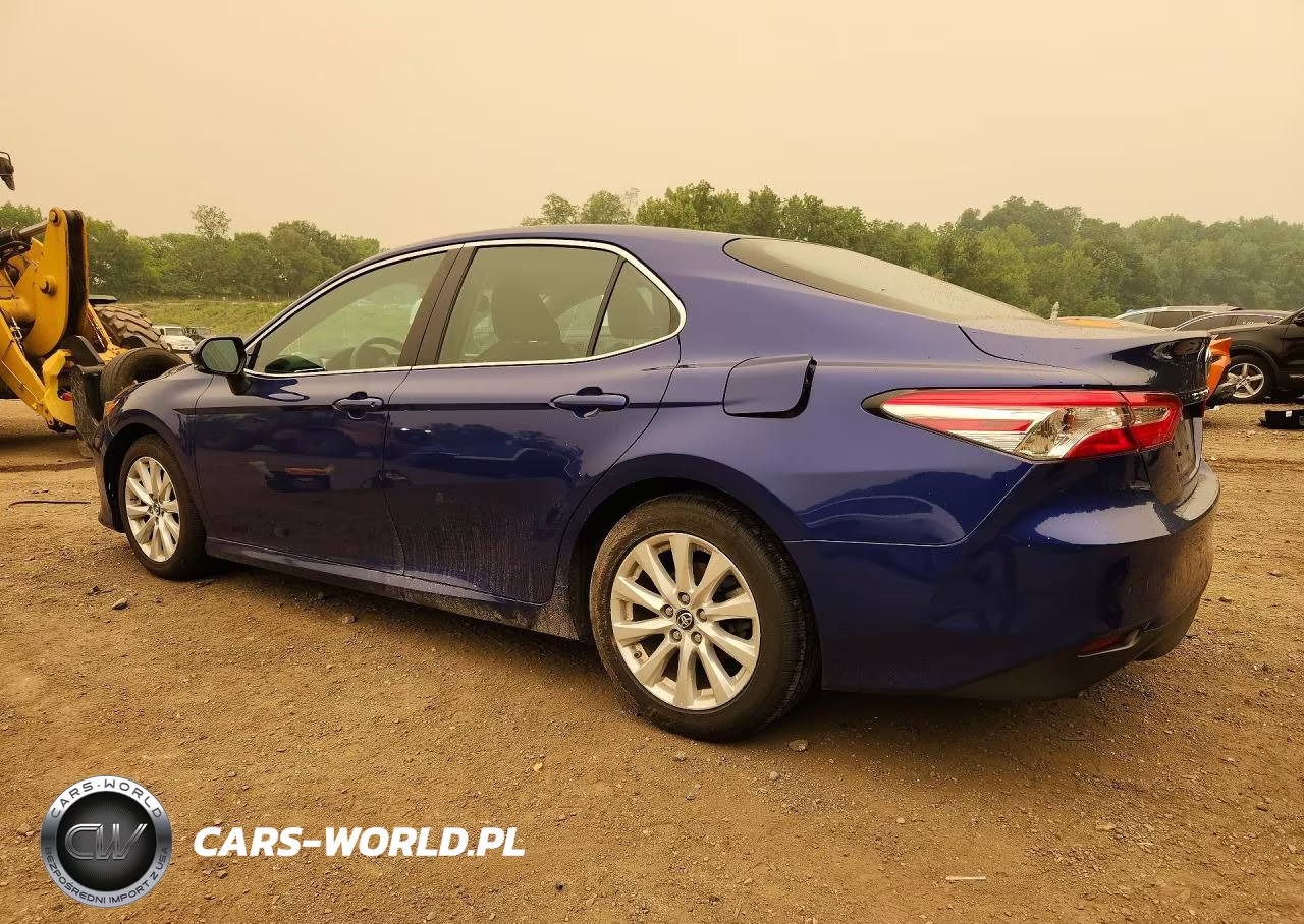 2018 Toyota Camry Le VIN:4T1B11HK2JU528520 - 2