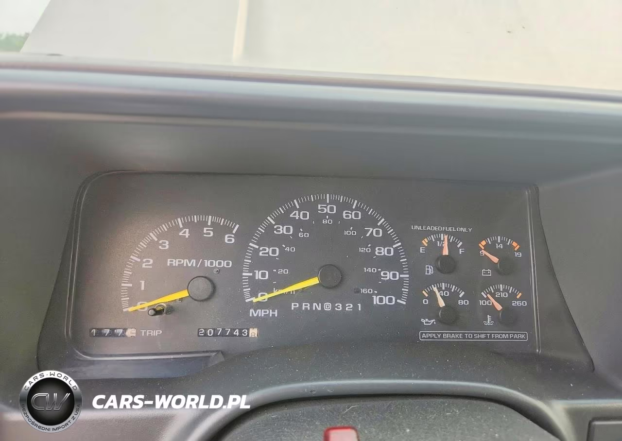 1999 Chevrolet Suburban C1500 VIN:3GNEC16R3XG143255 - 9