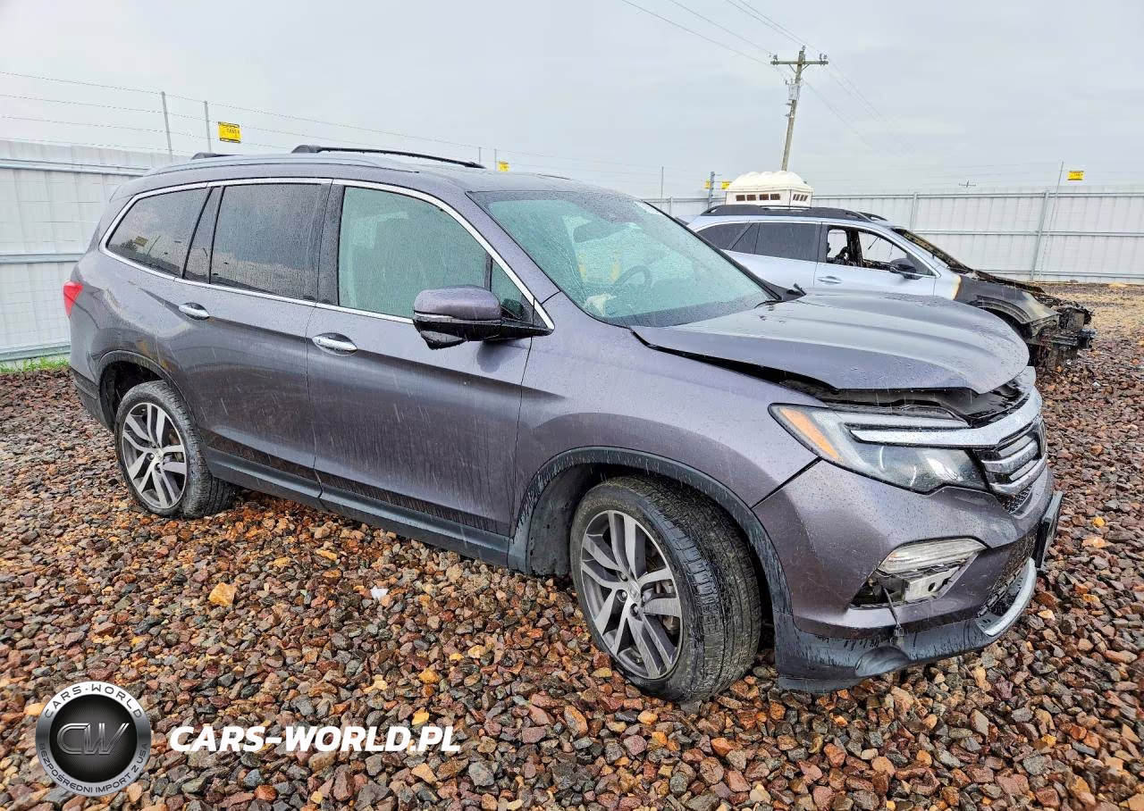 2018 Honda Pilot Touring VIN:5FNYF6H93JB037781 - 4