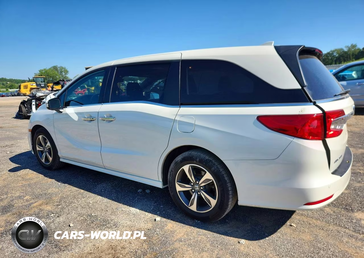 2018 Honda Odyssey Touring VIN:5FNRL6H81JB020837 - 2