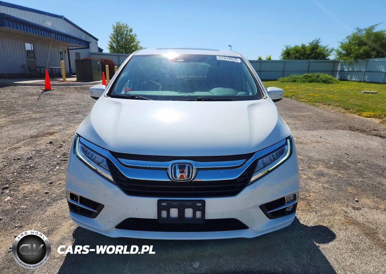 2018 Honda Odyssey Touring VIN:5FNRL6H81JB020837 - 5