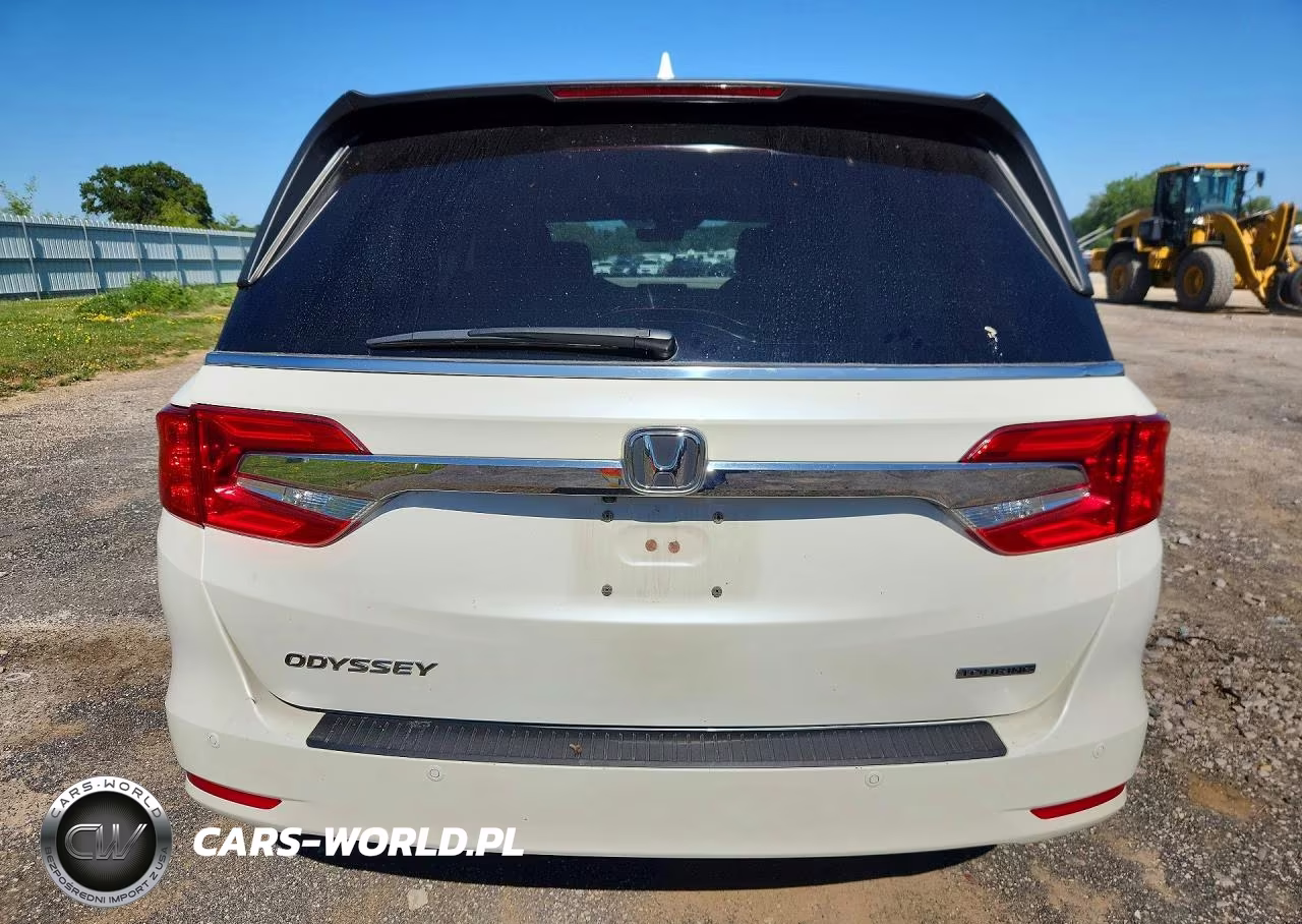 2018 Honda Odyssey Touring VIN:5FNRL6H81JB020837 - 6