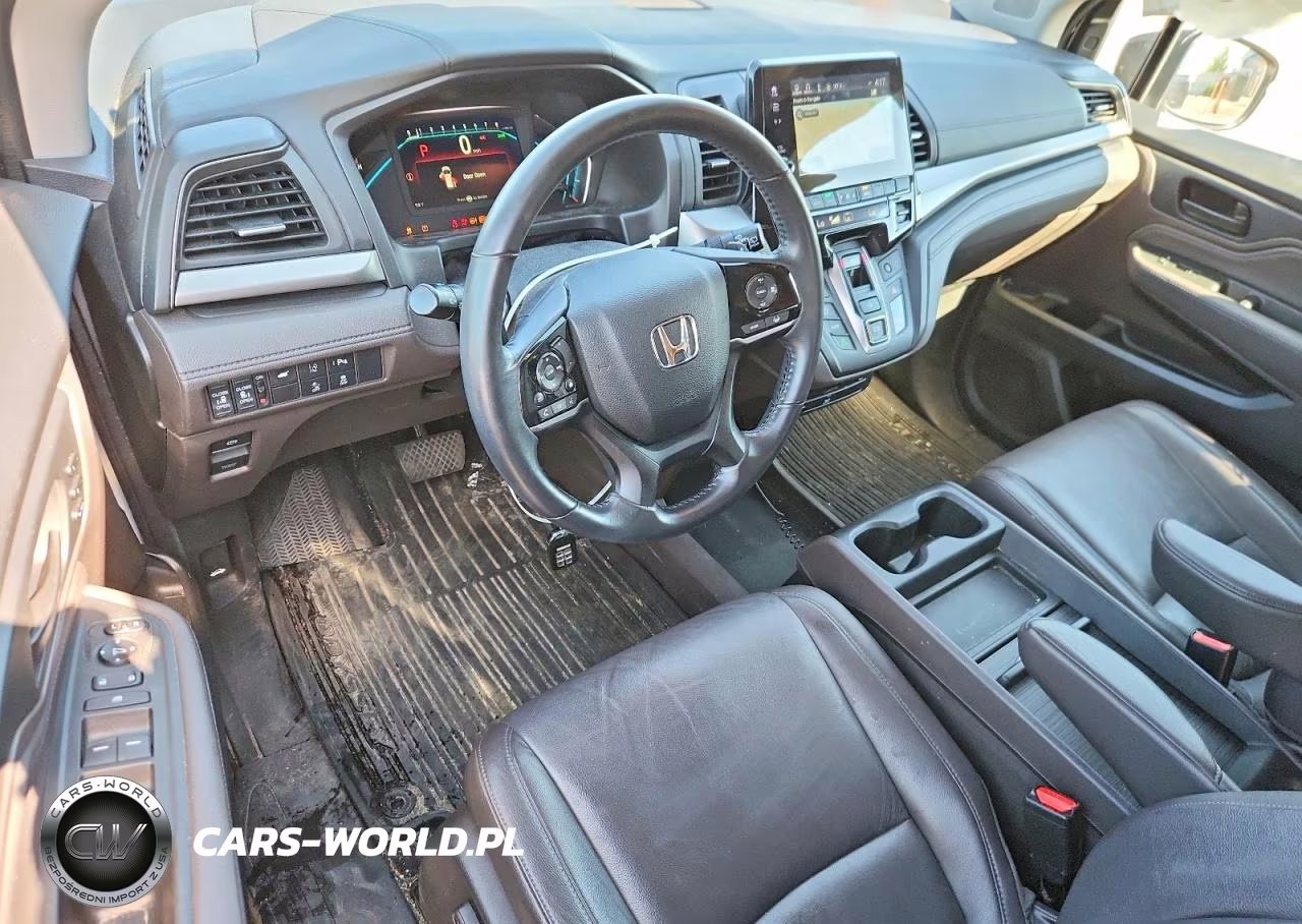 2018 Honda Odyssey Touring VIN:5FNRL6H81JB020837 - 8