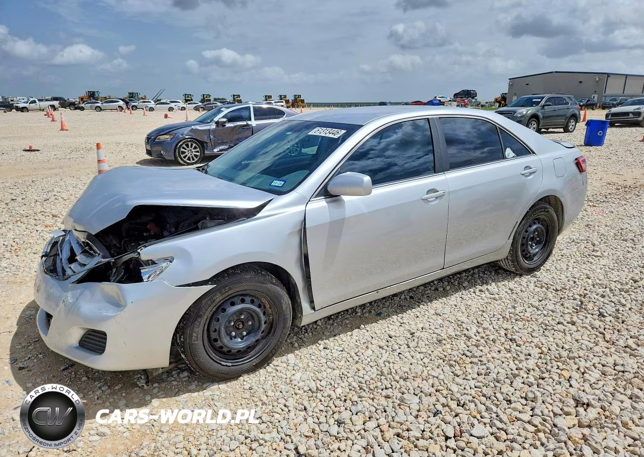 2010 Toyota Camry Le – zdjęcie 1 z 13