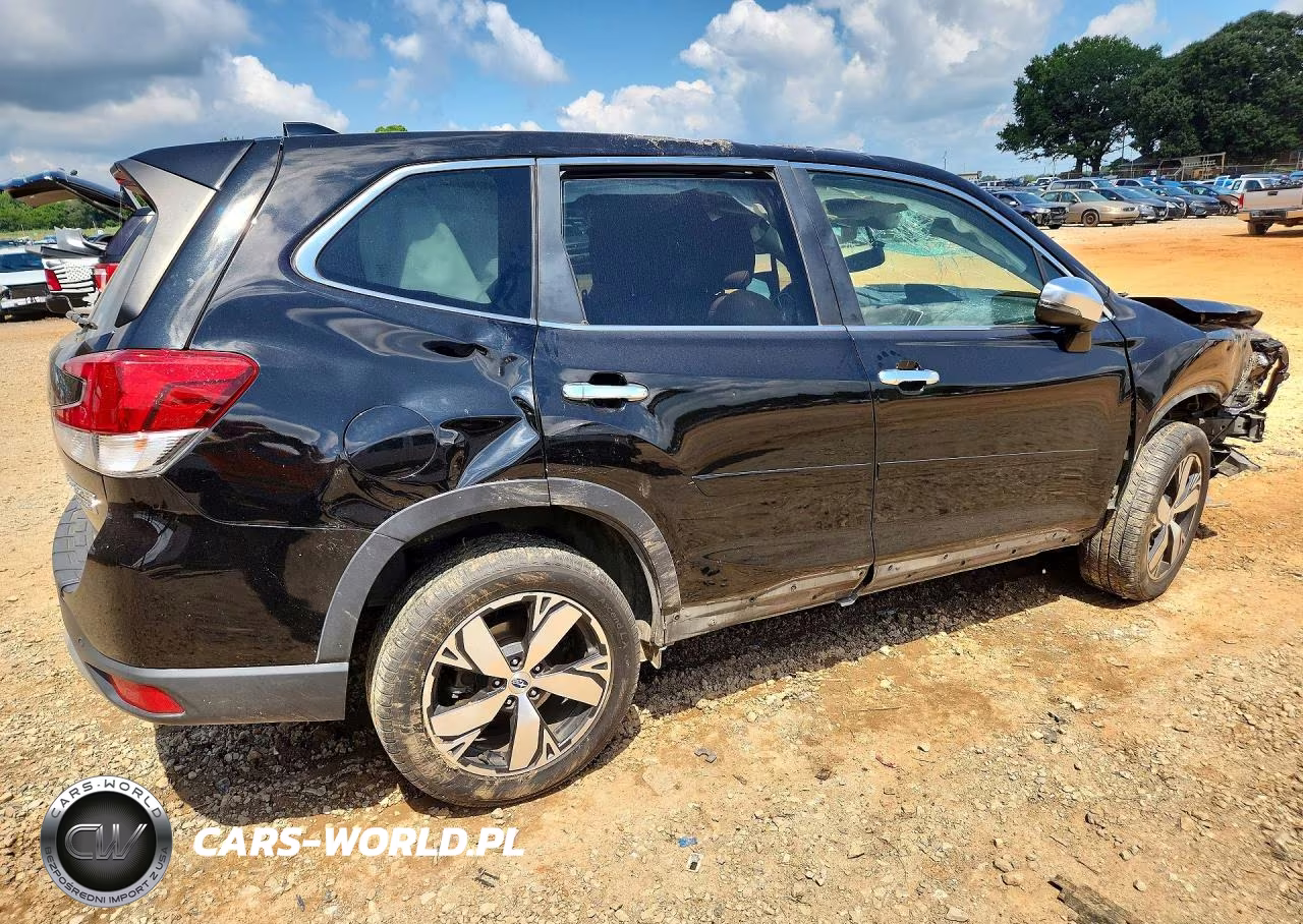 2019 Subaru Forester Touring VIN:JF2SKAWC6KH407269 - 3