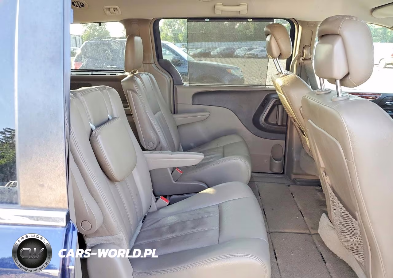 2016 Chrysler Town & Country Touring VIN:2C4RC1BG1GR112515 - 11
