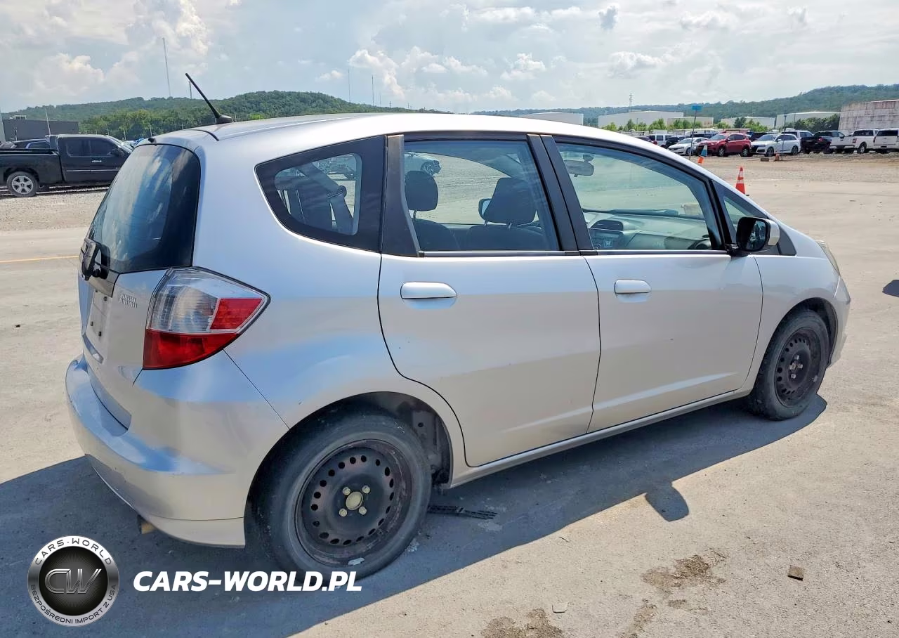2013 Honda Fit VIN:JHMGE8H3XDC044927 - 3