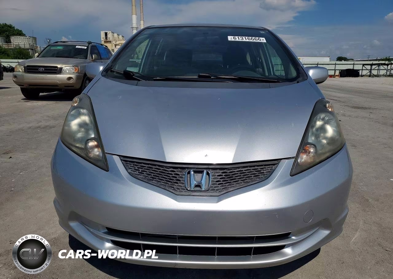 2013 Honda Fit VIN:JHMGE8H3XDC044927 - 5
