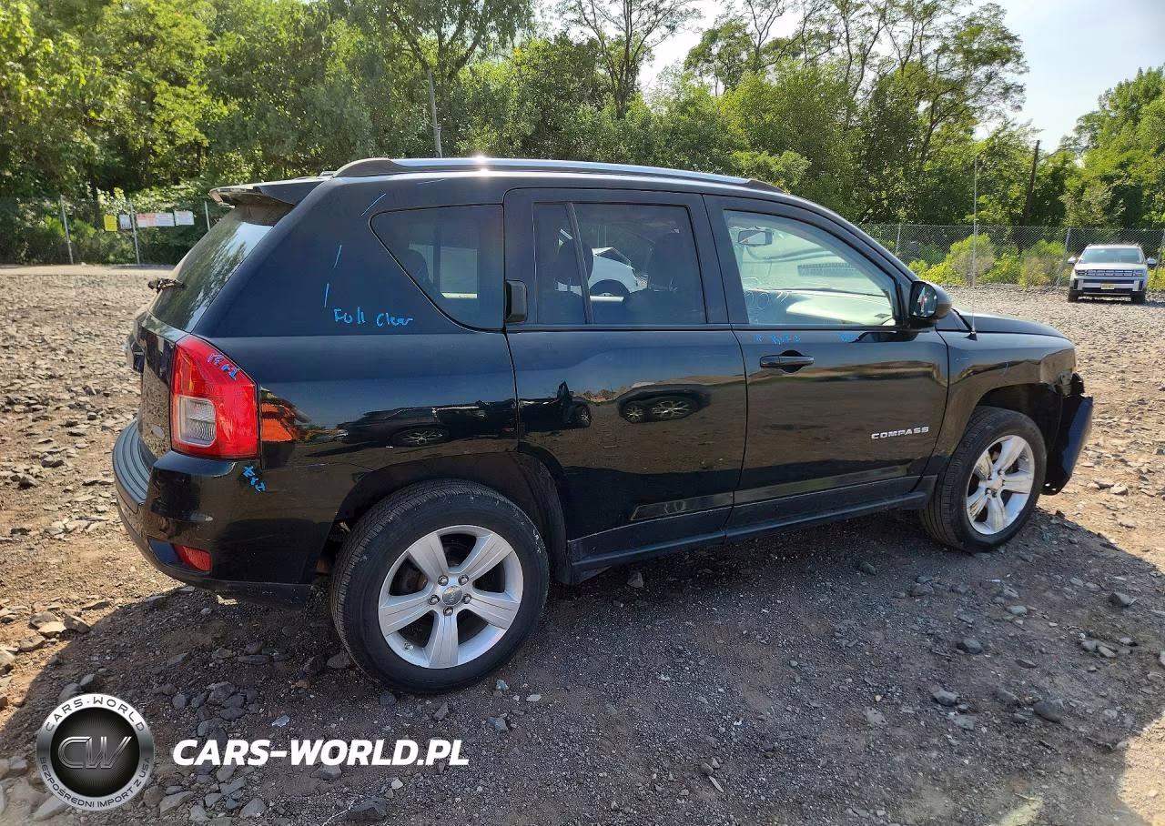 2012 Jeep Compass Latitude VIN:1C4NJDEB9CD676593 - 3