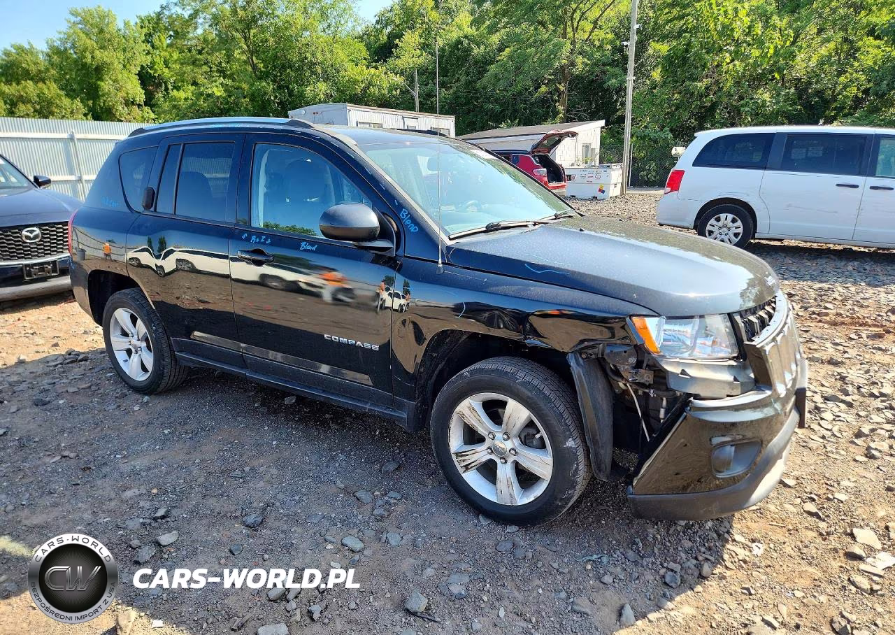 2012 Jeep Compass Latitude VIN:1C4NJDEB9CD676593 - 4