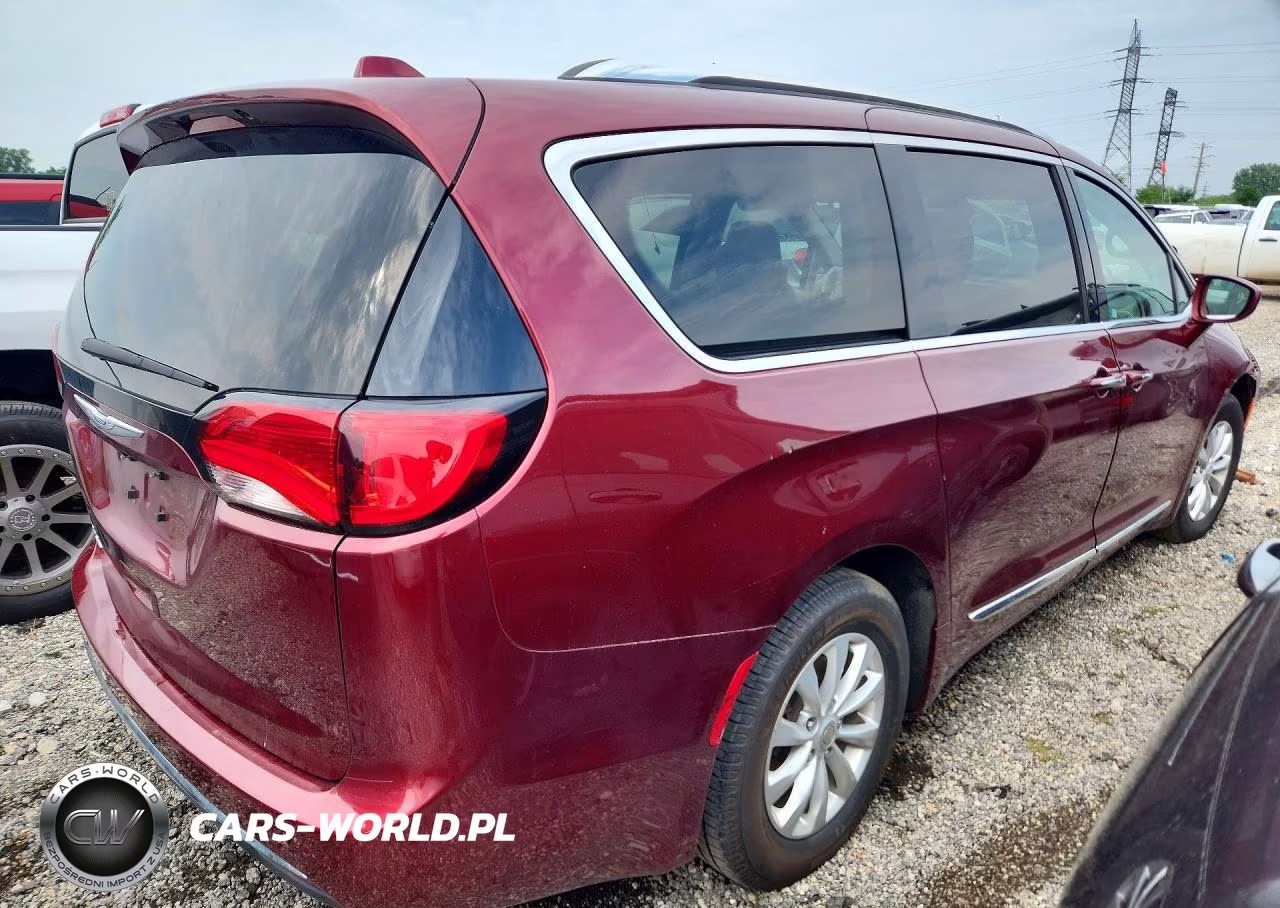 2019 Chrysler Pacifica Touring L VIN:2C4RC1BG8KR644756 - 3