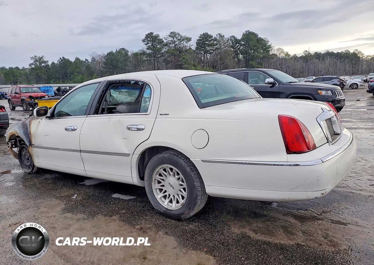 1999 Lincoln Town Car VIN:1LNHM82W7XY614042 - 2
