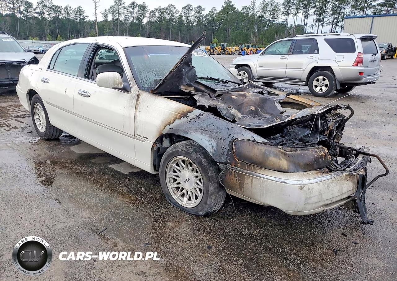 1999 Lincoln Town Car VIN:1LNHM82W7XY614042 - 4