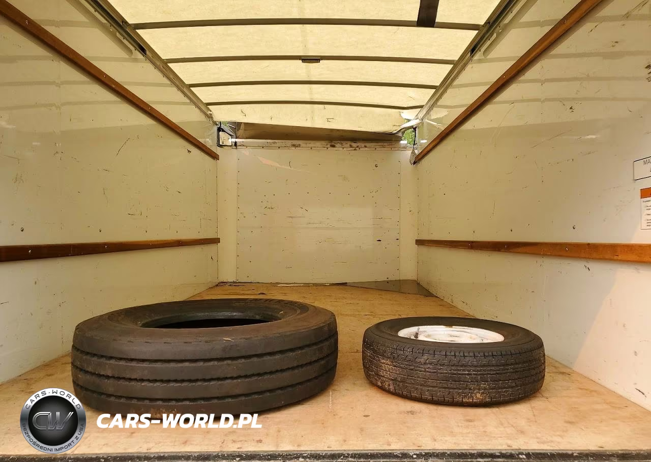 2023 GMC Savana Box Truck VIN:7GZ37TC74PN002028 - 10
