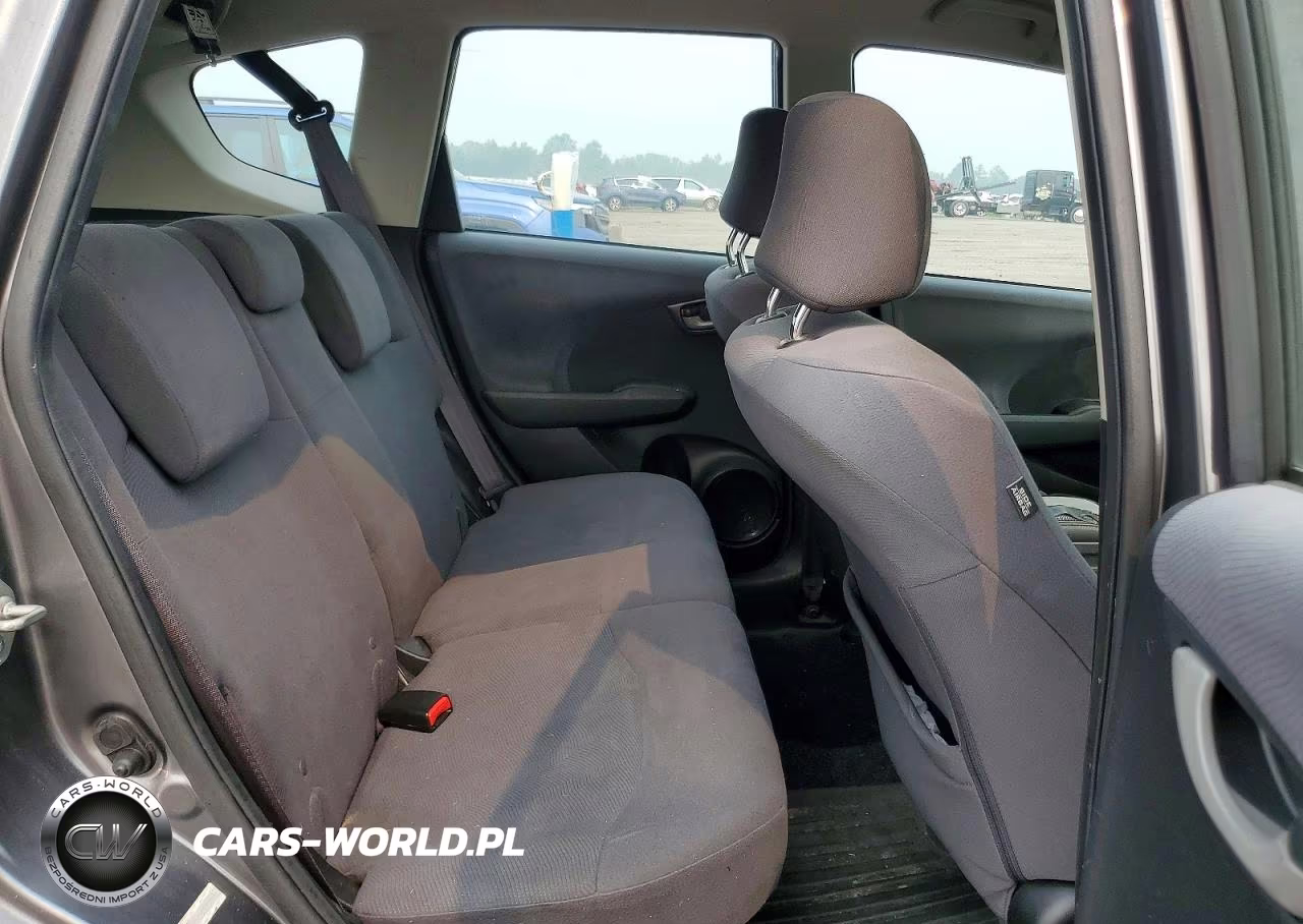 2013 Honda Fit VIN:JHMGE8H31DC083499 - 10