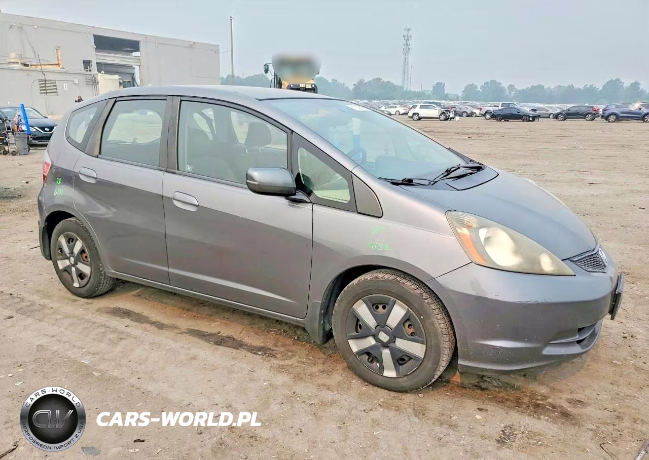2013 Honda Fit VIN:JHMGE8H31DC083499 - 4
