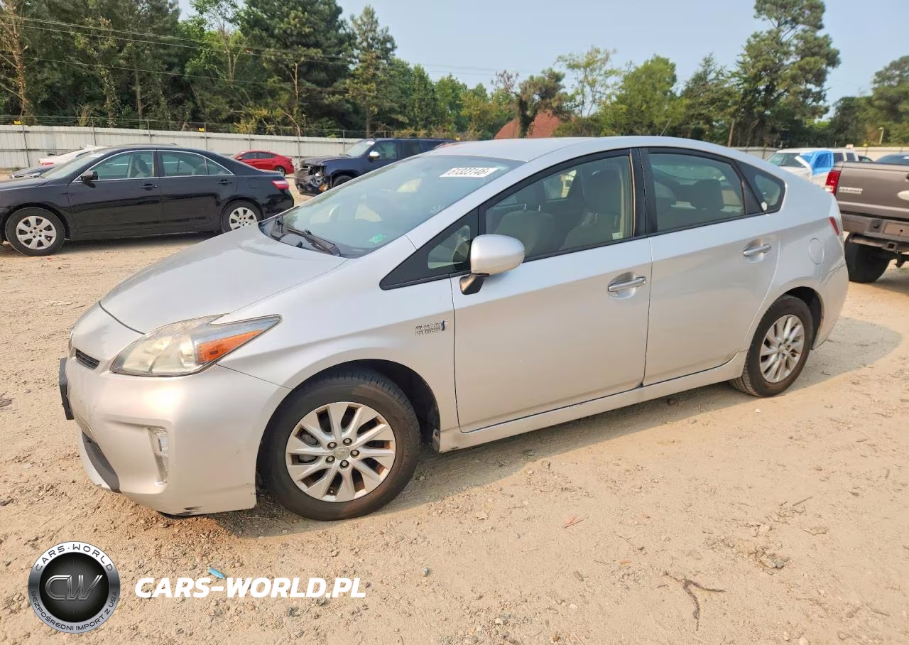 2013 Toyota Prius Plug-In Hybrid Base – zdjęcie 1 z 12