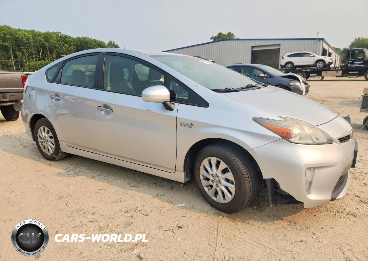 2013 Toyota Prius Plug-In Hybrid Base VIN:JTDKN3DP2D3038921 - 4