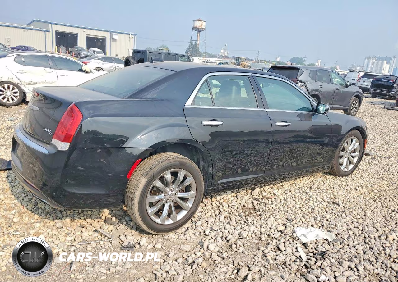 2016 Chrysler 300C VIN:2C3CCAKG3GH261704 - 3