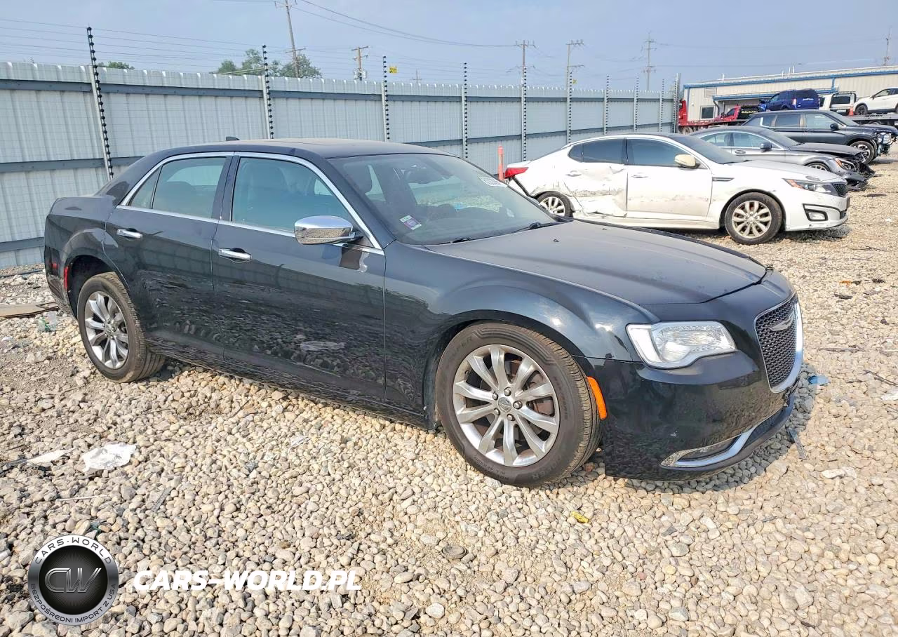 2016 Chrysler 300C VIN:2C3CCAKG3GH261704 - 4