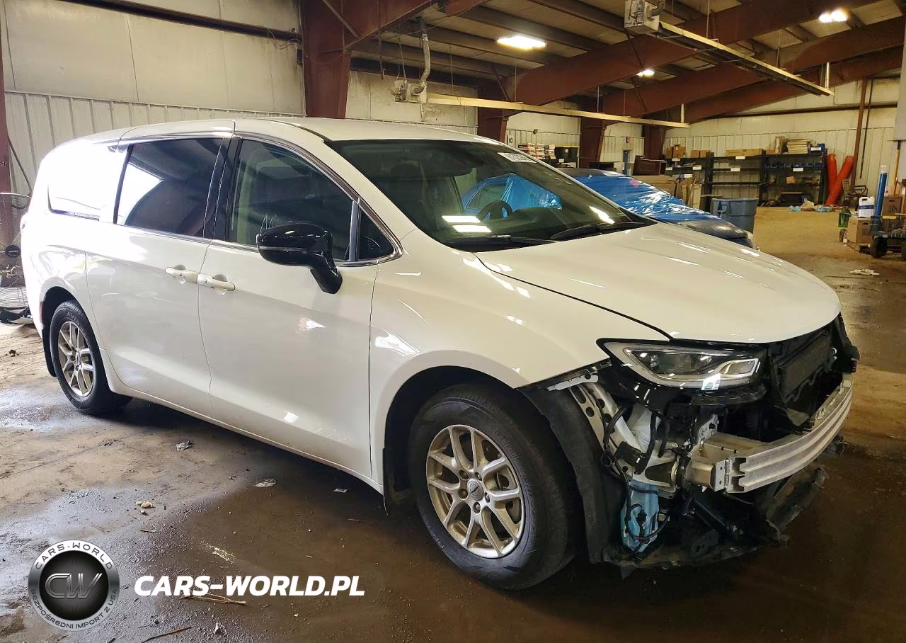 2024 Chrysler Pacifica Touring L VIN:2C4RC1BG2RR152833 - 4