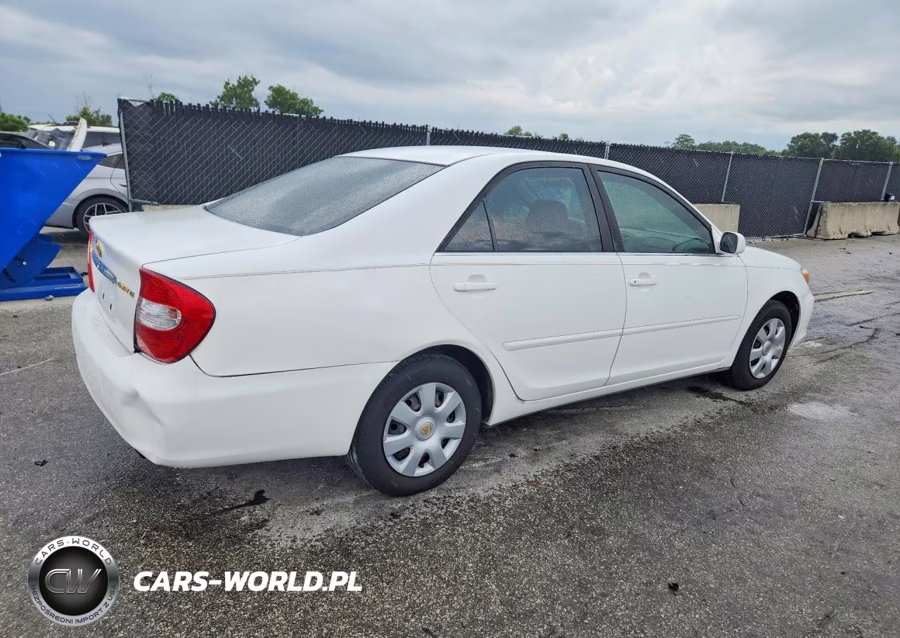2003 Toyota Camry Le VIN:JTDBE32K930229016 - 3
