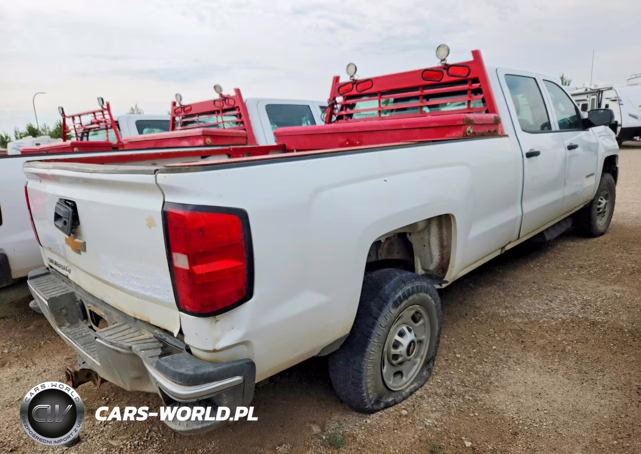 2018 Chevrolet Silverado K2500 Heavy Duty VIN:1GC1KUEY9JF225763 - 3