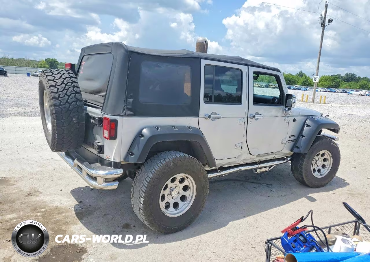 2012 Jeep Wrangler Unlimited Sport VIN:1C4BJWDG9CL138266 - 3