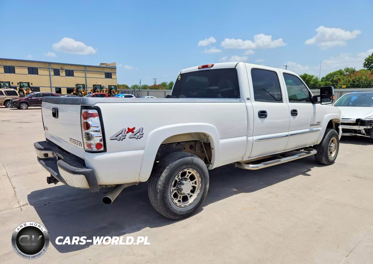 2004 GMC Sierra K2500 Heavy Duty VIN:1GTHK23174F115923 - 3