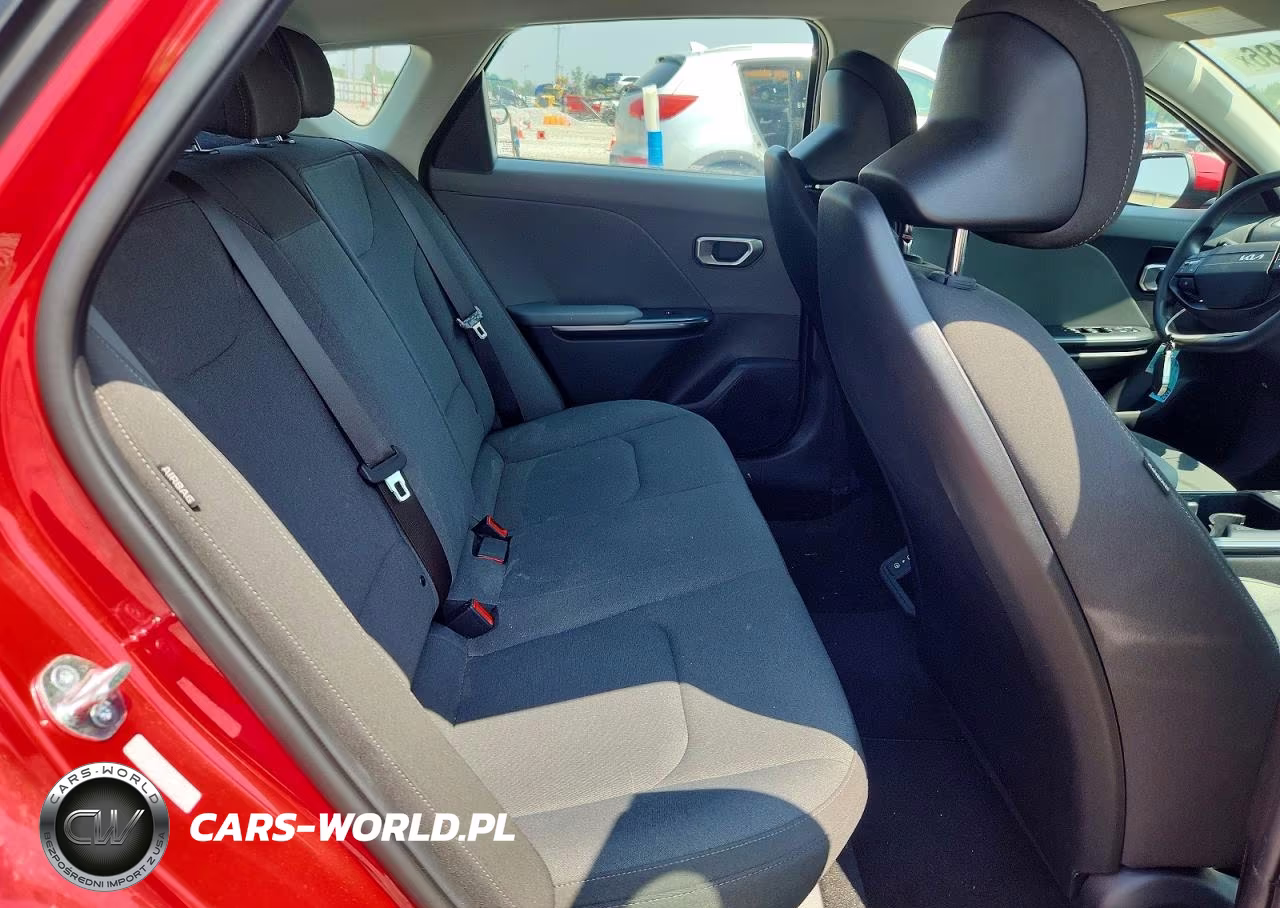 2025 Kia K4 Lxs VIN:3KPFT4DE8SE162368 - 10