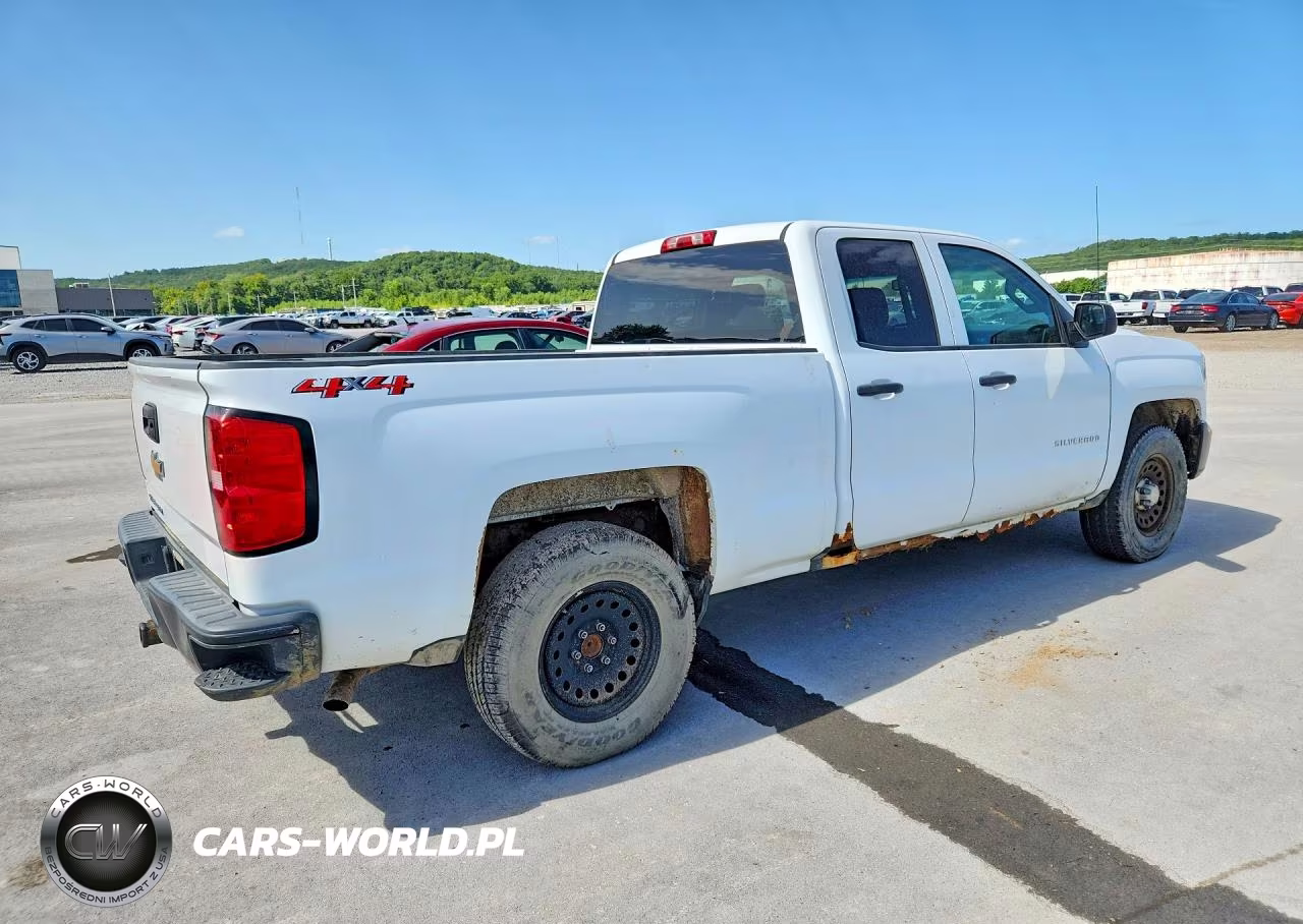2018 Chevrolet Silverado K1500 VIN:1GCVKNEC2JZ201427 - 3