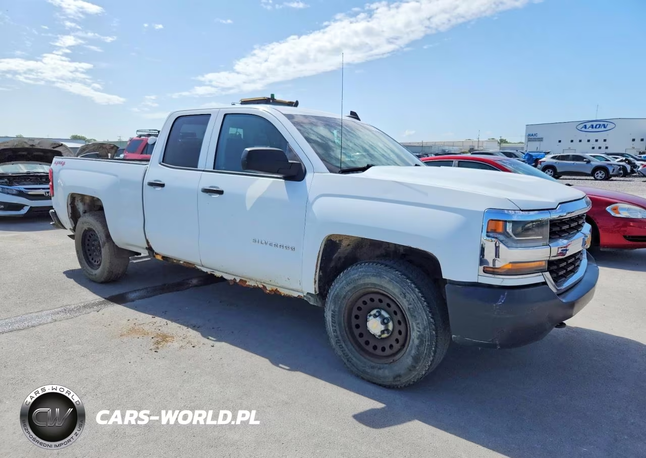 2018 Chevrolet Silverado K1500 VIN:1GCVKNEC2JZ201427 - 4