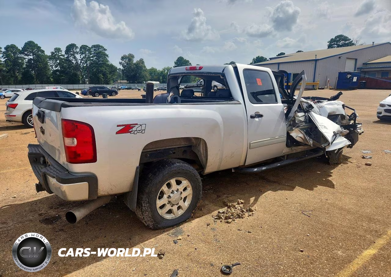 2011 Chevrolet Silverado VIN:1GC1KXC83BF208446 - 3