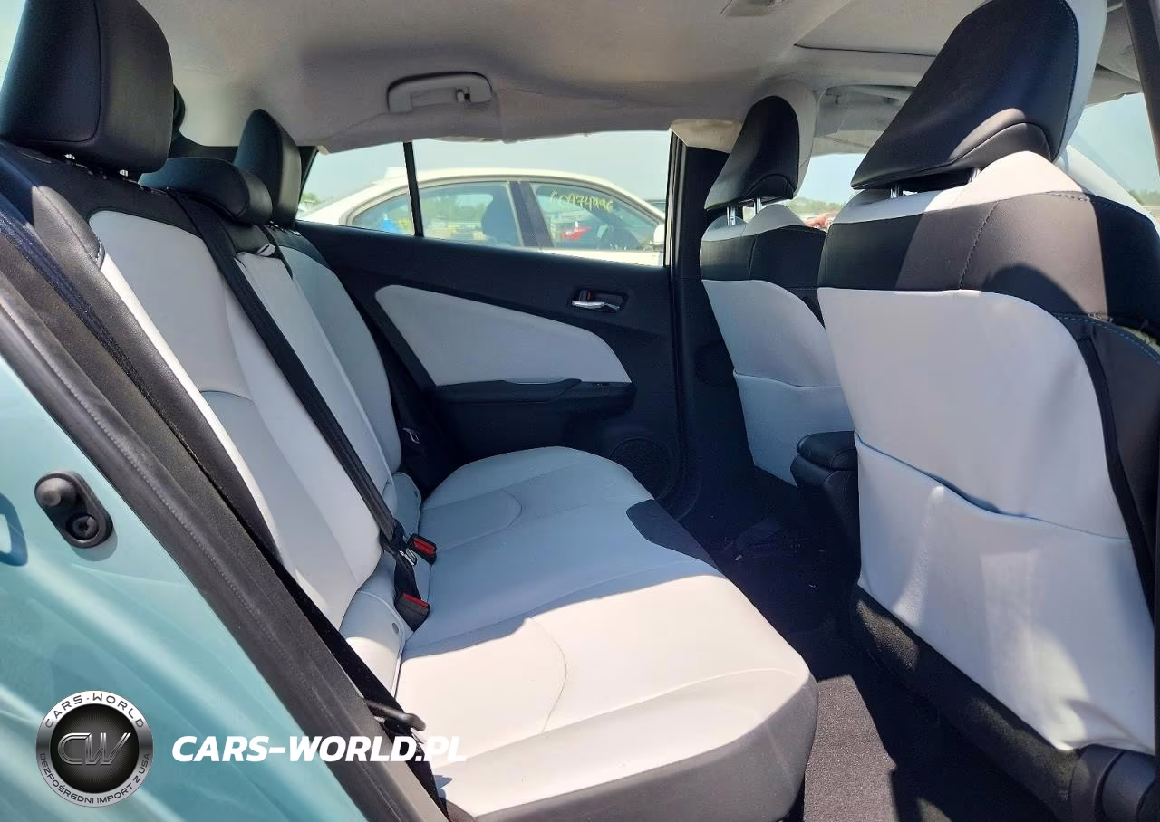 2017 Toyota Prius Four VIN:JTDKARFU4H3042556 - 10