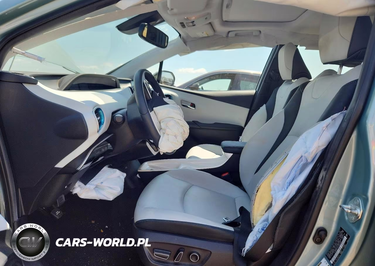 2017 Toyota Prius Four VIN:JTDKARFU4H3042556 - 7