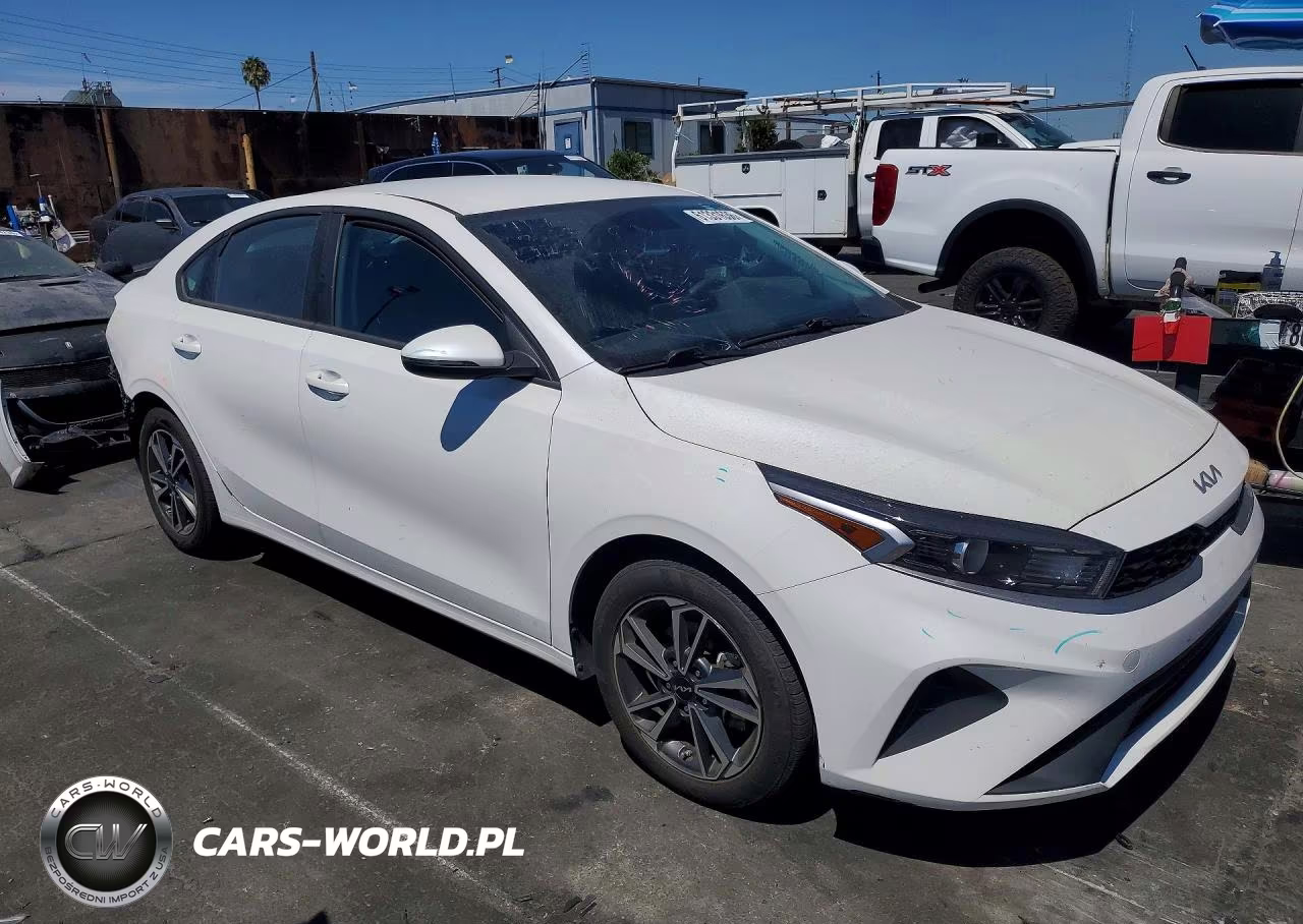 2023 Kia Forte Lxs VIN:3KPF24AD7PE620617 - 4