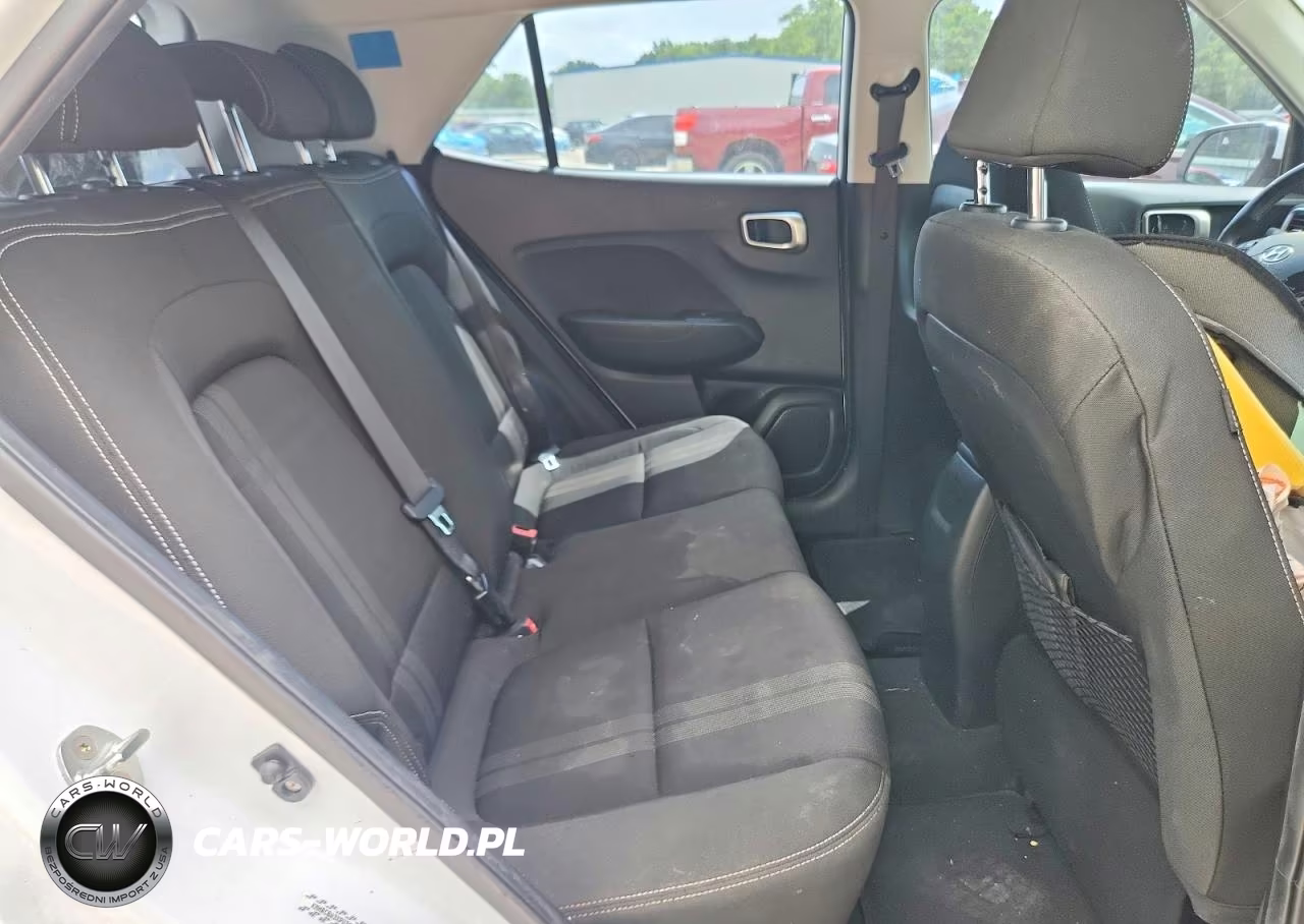 2023 Hyundai Venue VIN:KMHRC8A3XPU209735 - 10